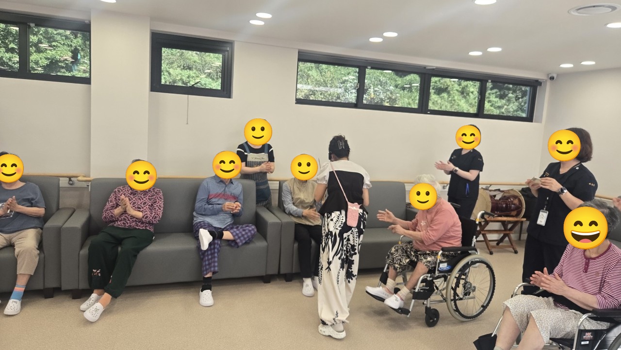박수 활동